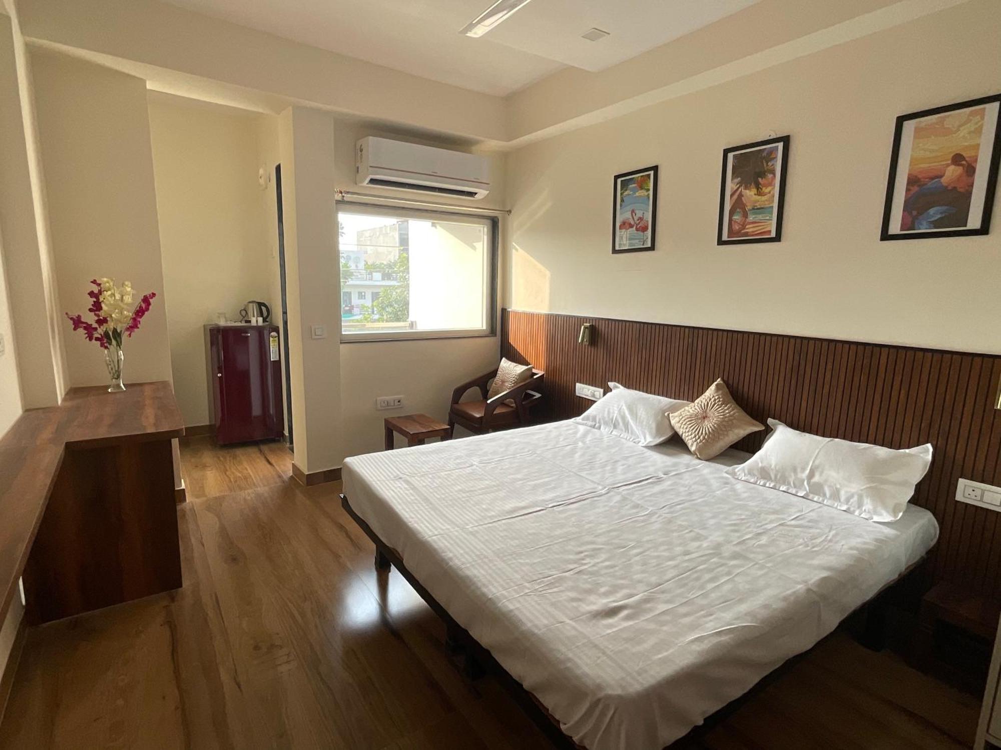 Downtown Studios Гургаон Экстерьер фото